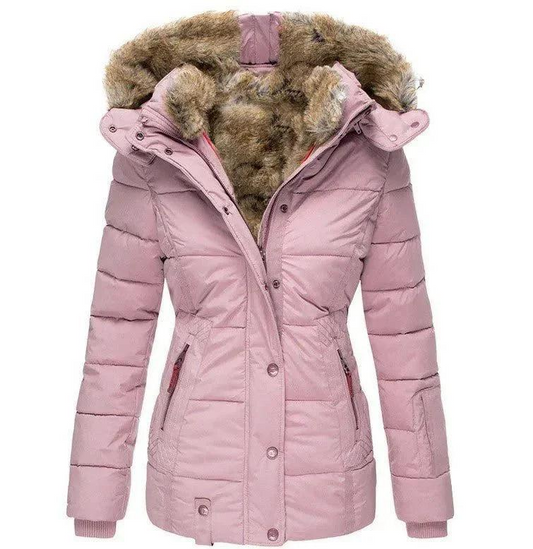 Chaqueta acolchada entallada de color rosa, con capucha ribeteada de pelo, cierre frontal de cremallera y botones, y bolsillos laterales con cremallera.