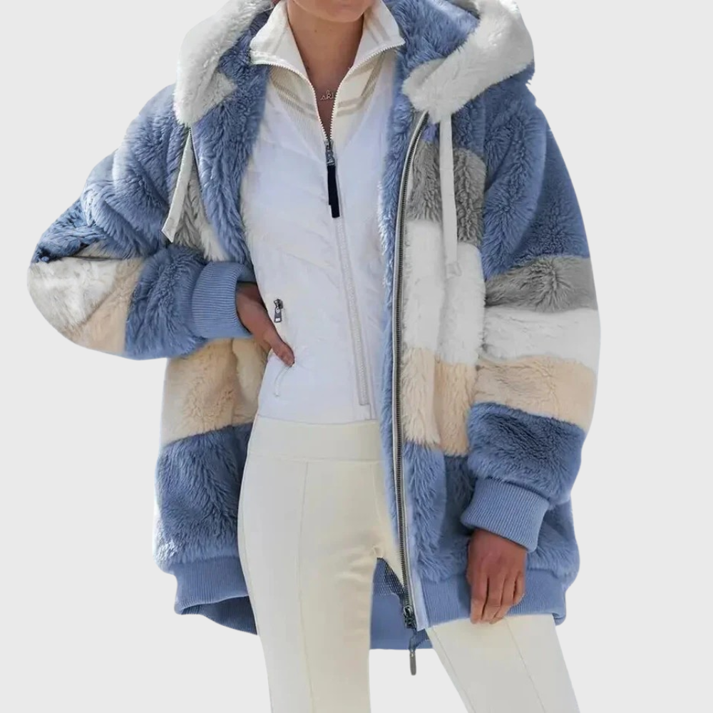 Vista frontal de la chaqueta azul de franjas multicolor con capucha, cordones, cierre frontal y puños acanalados.