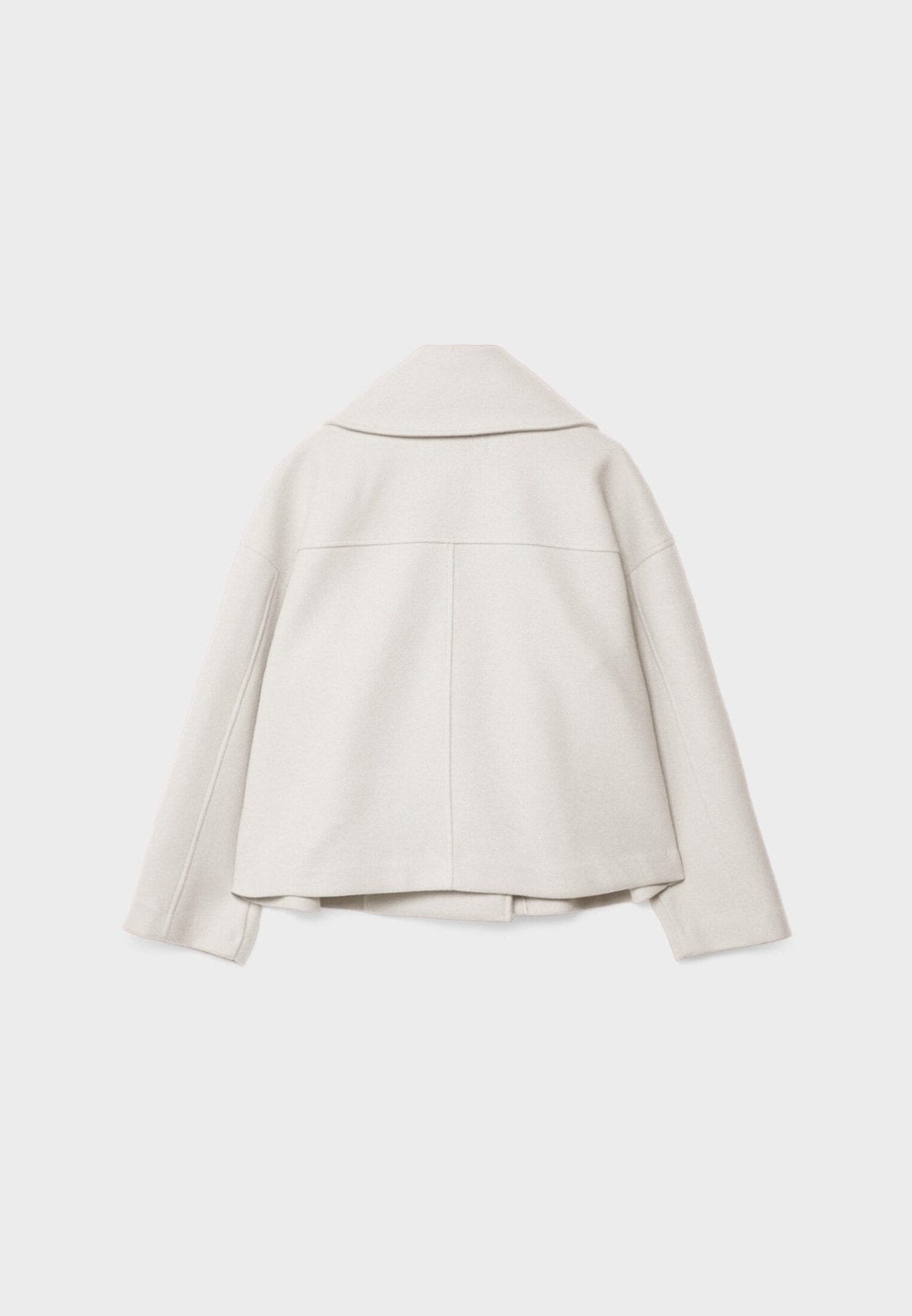 Vista posterior de la chaqueta corta marfil, con cuello, panel trasero y mangas largas.