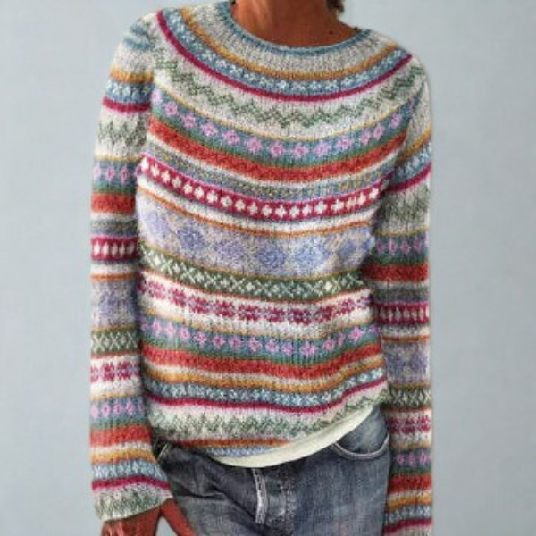 Jersey de cuello redondo completamente cubierto por franjas geométricas multicolores, con mangas largas y acabado a rayas.