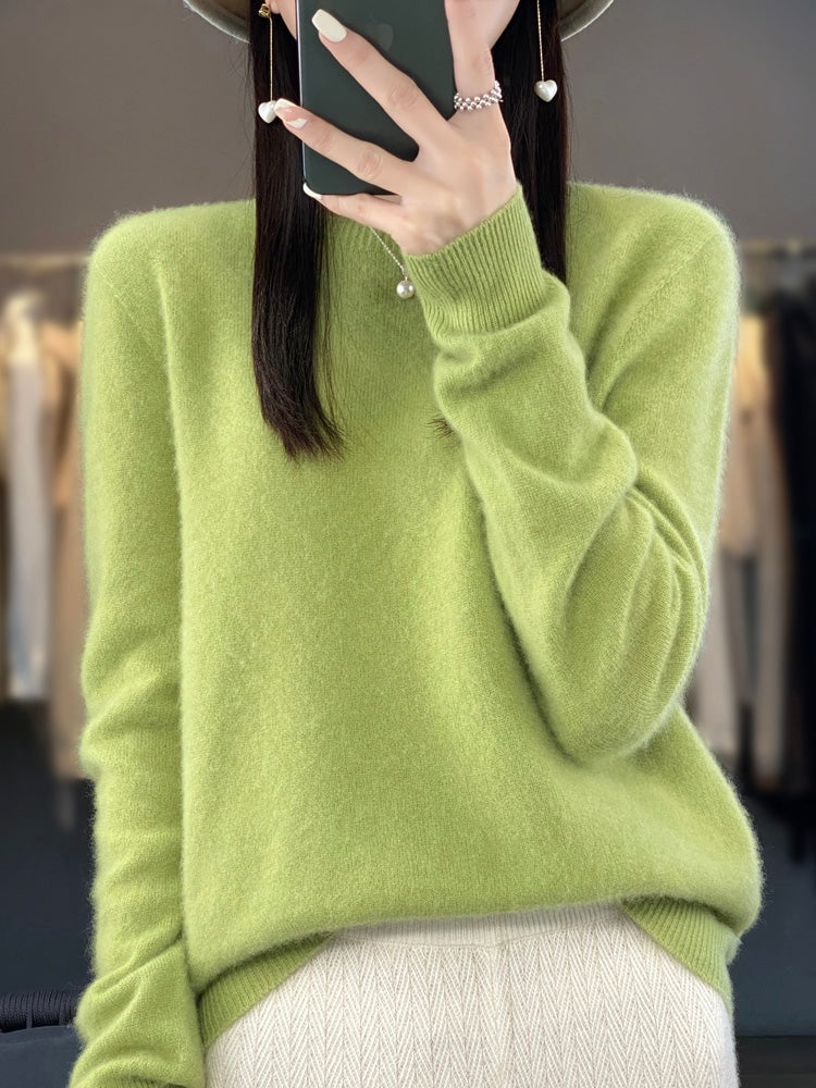 Jersey verde lima de corte amplio, con cuello redondo y mangas largas.