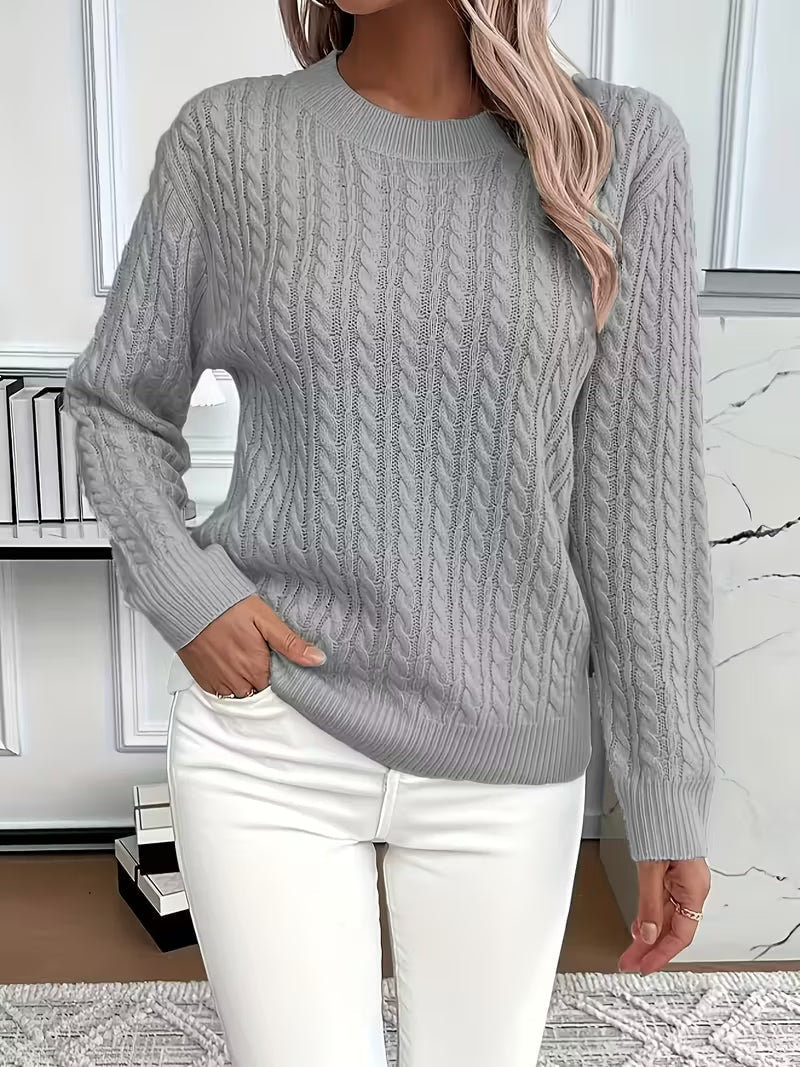 Jersey gris de manga larga con patrón vertical calado, cuello redondo y acabado acanalado en el bajo.