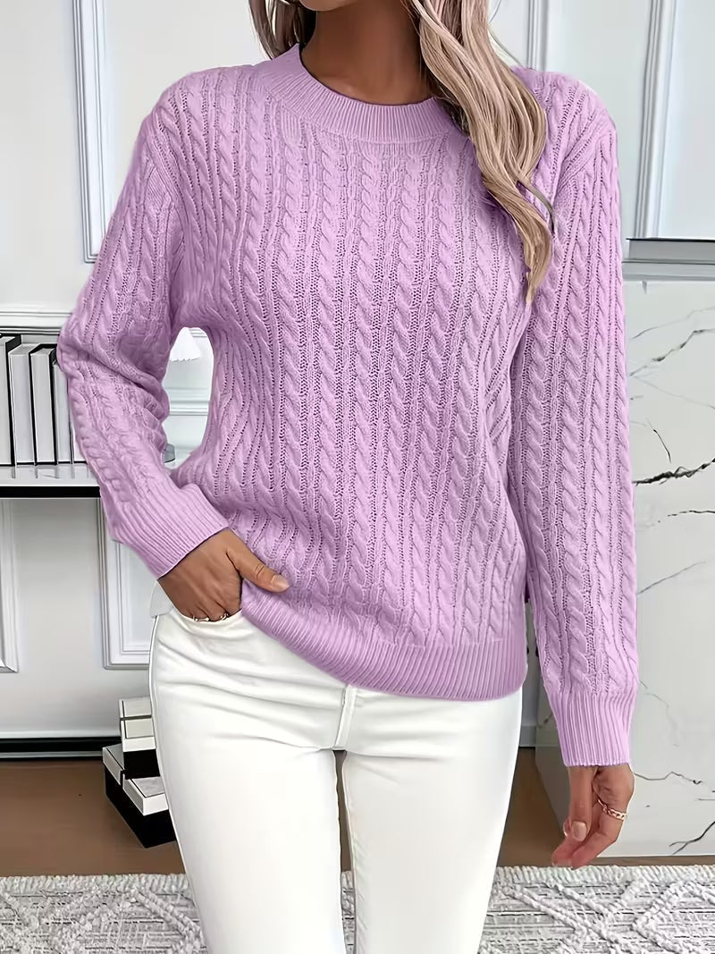 Jersey lila de punto calado con cuello redondo, puños acanalados y bajo ligeramente ajustado.