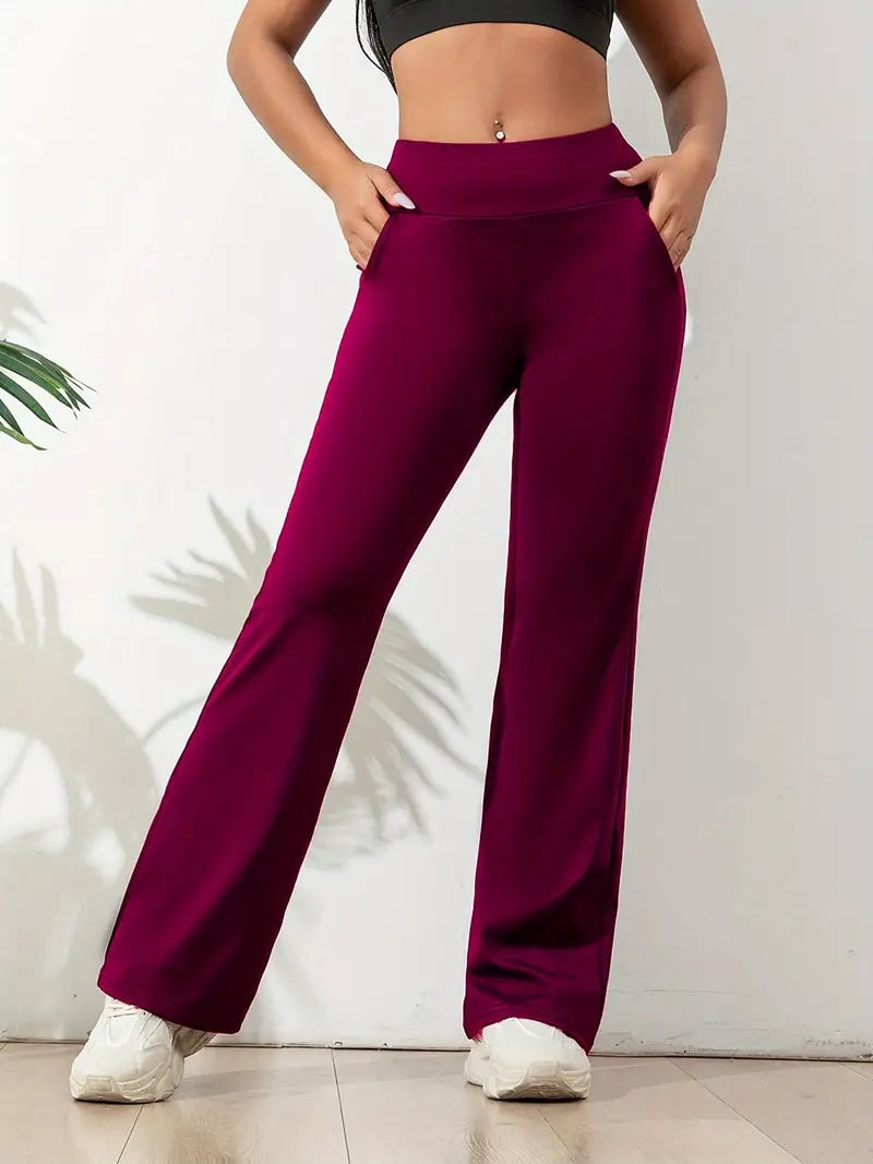 Pantalón deportivo color fucsia de cintura alta y silueta de pierna ancha, visto de frente.