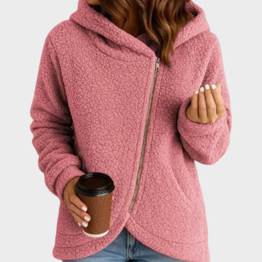 Sudadera rosa con capucha amplia y cremallera asimétrica, de diseño informal y silueta holgada.