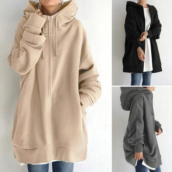 Composición que muestra la sudadera beige de frente, una versión negra sobre camiseta blanca y la caída holgada de la sudadera gris de perfil.