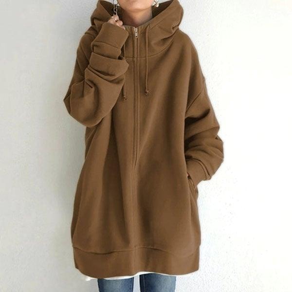 Sudadera oversize marrón con capucha ajustable, mangas amplias y bolsillos laterales.
