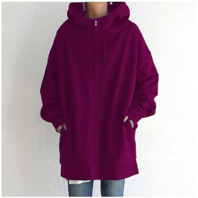 Sudadera oversize en tono fucsia con capucha, cordones y dos bolsillos laterales.